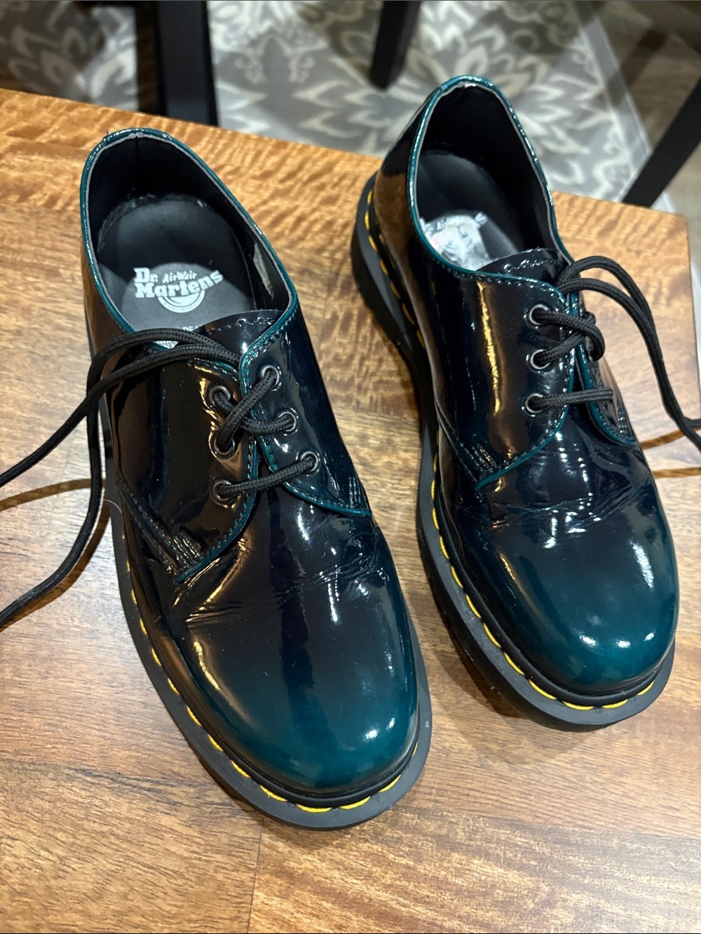 Dr.Martens Shoes Patent. Green. Vegan. Size 39 EU / 8 L / 7 M